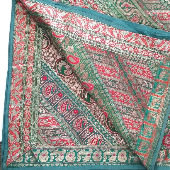 Unique Gorgeous Silk Green Patchwork Batik Bedspread / Tapestry from India - Picture 6 of 14
